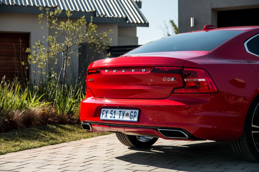 Детали экстерьера Volvo S90 D5 R-Design 2017 года  (ZA) (фото 11 из 12)
